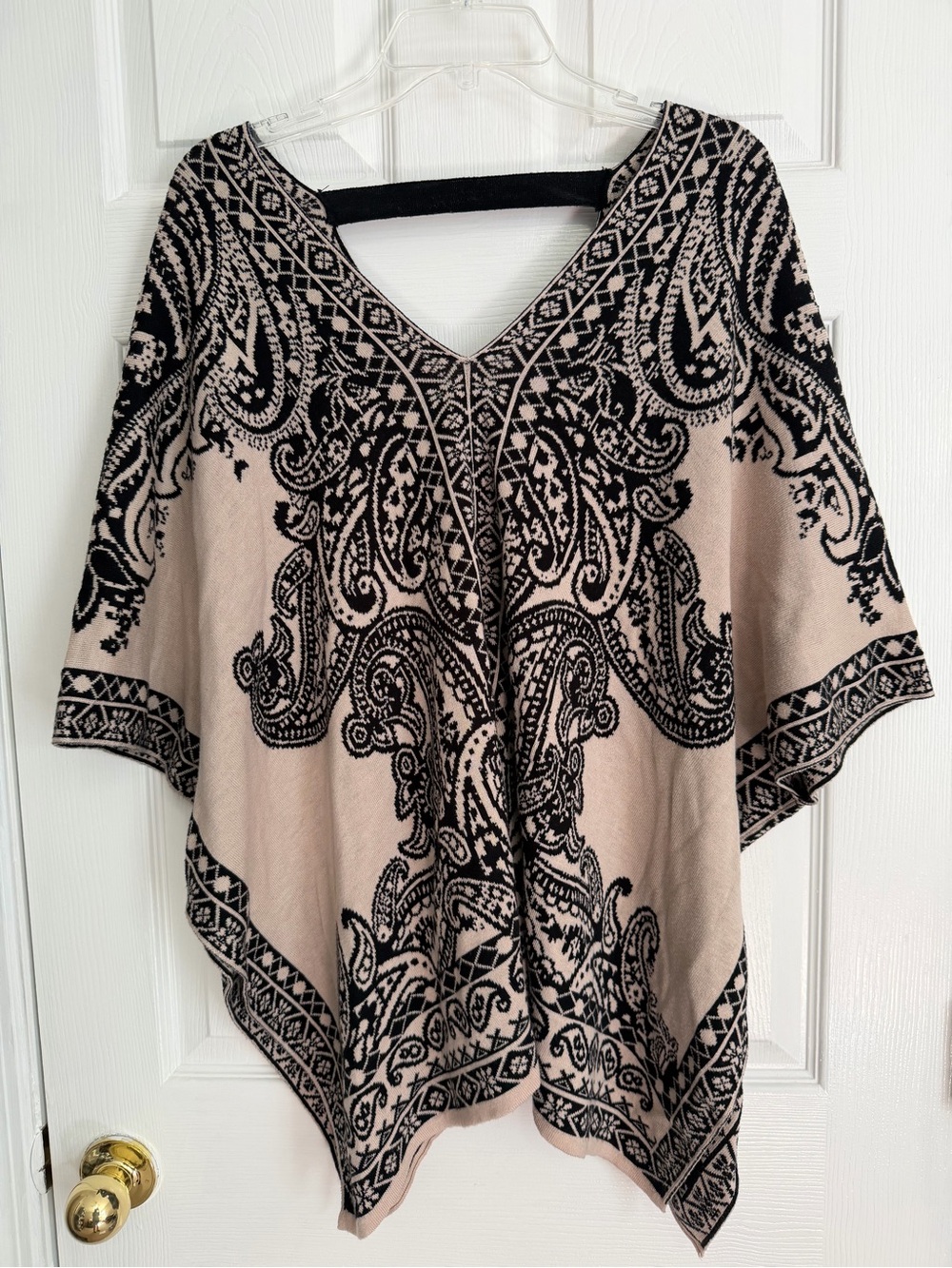 Altar'd State Paisley Jacquard Knit Poncho Size M/L Bohemian Kimono Beige Black